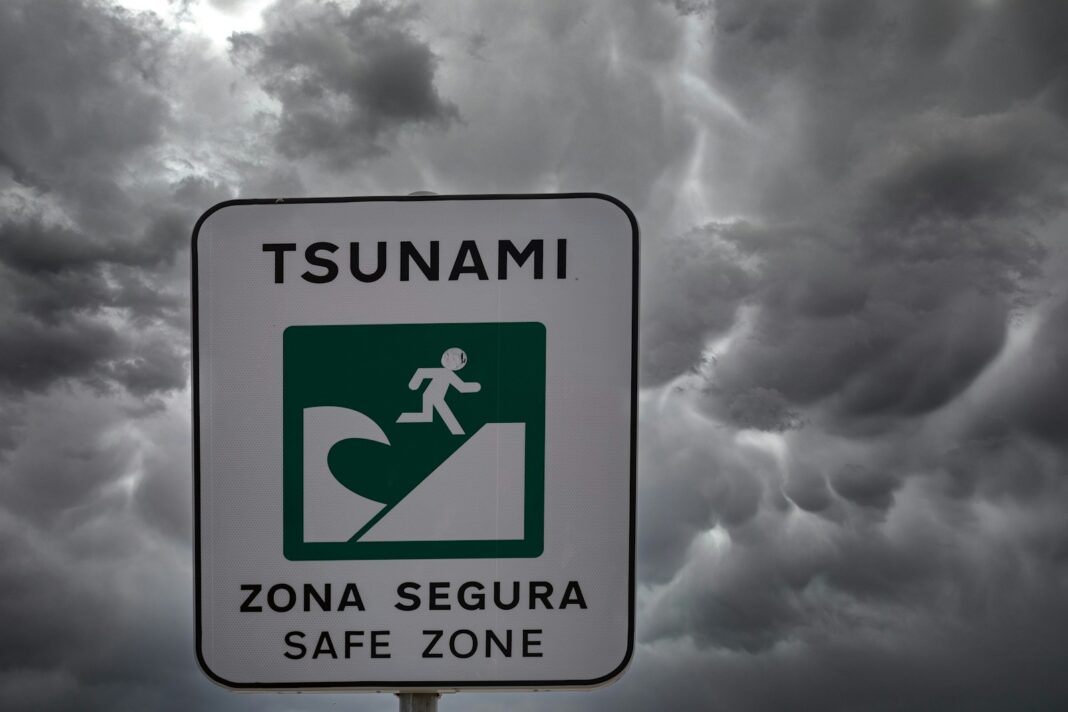a sign warning people to stay out of the water