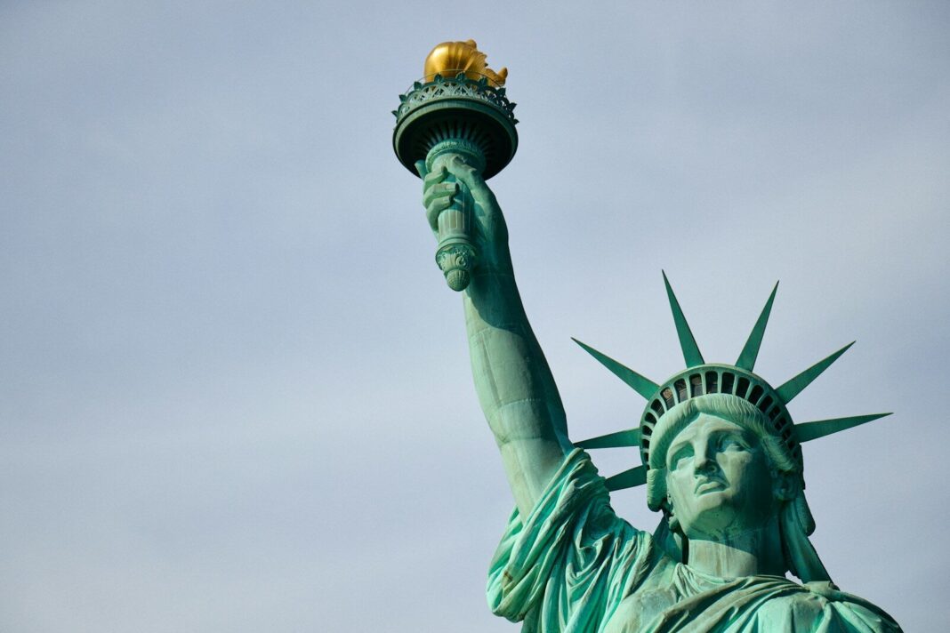 the statue of liberty has a golden crown on it's head