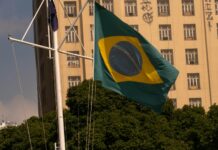 EDGE completa la adquisición de la brasileña AKAER Brazilian flag waving in front of a building